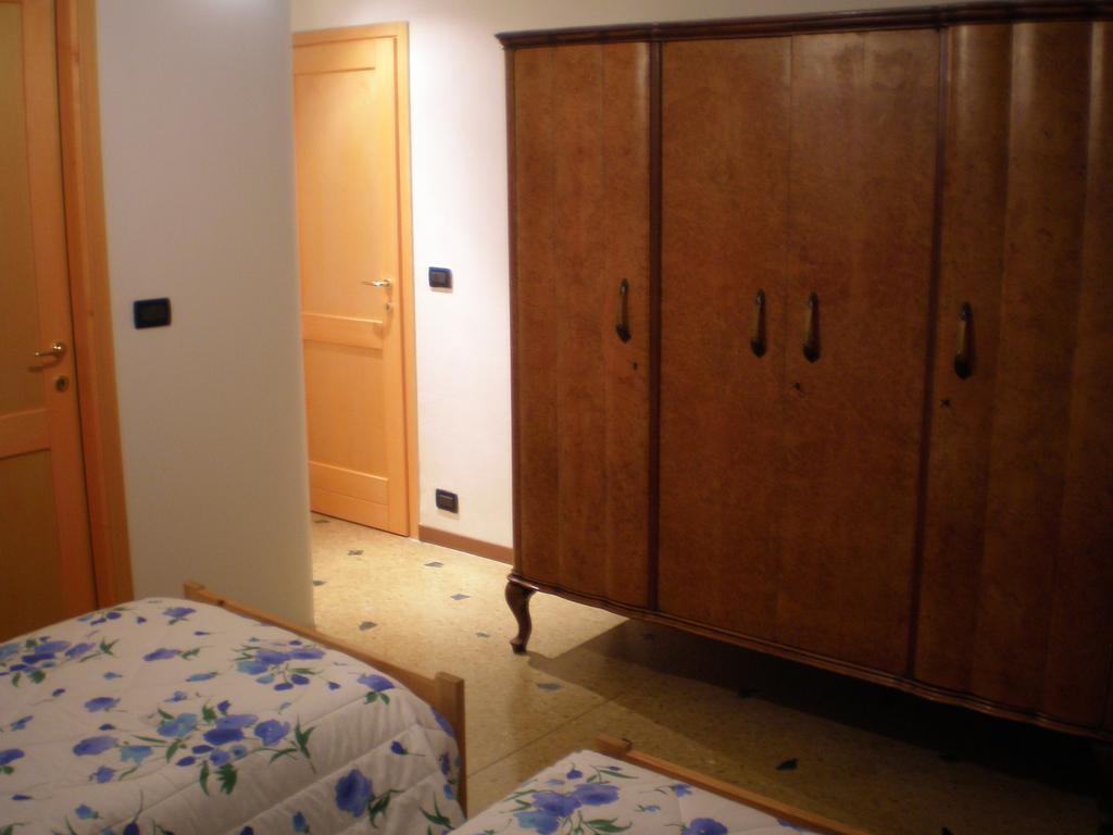 Bed And Breakfast Arcobaleno Bologna Rum bild